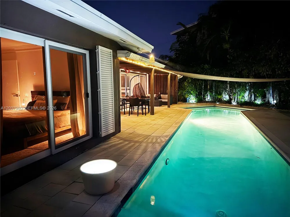 2100 NE 24th St Wilton Manors, FL 33305