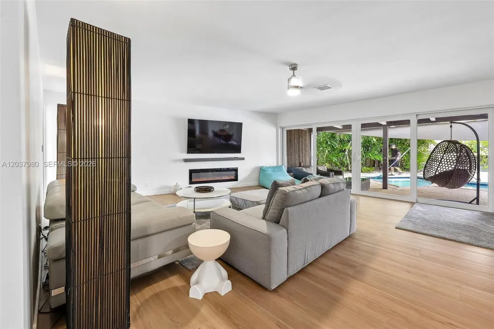 2100 NE 24th St Wilton Manors, FL 33305
