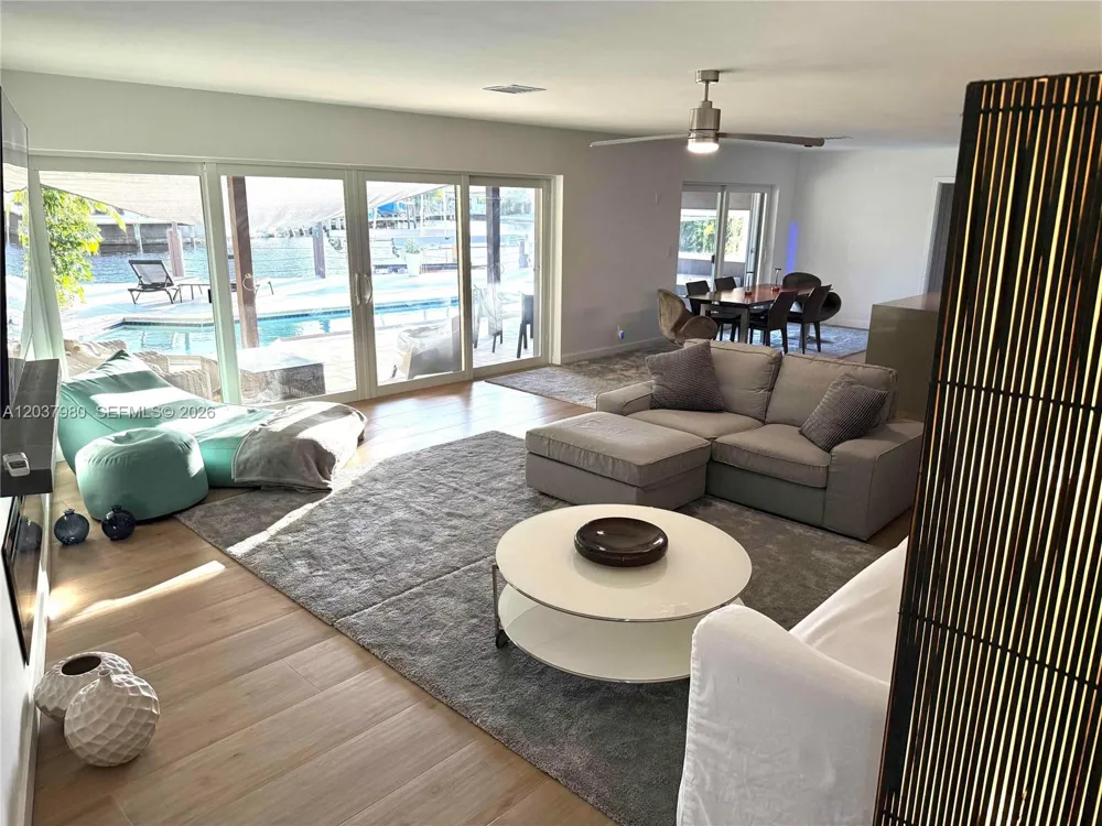 2100 NE 24th St Wilton Manors, FL 33305
