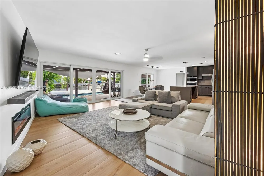 2100 NE 24th St Wilton Manors, FL 33305