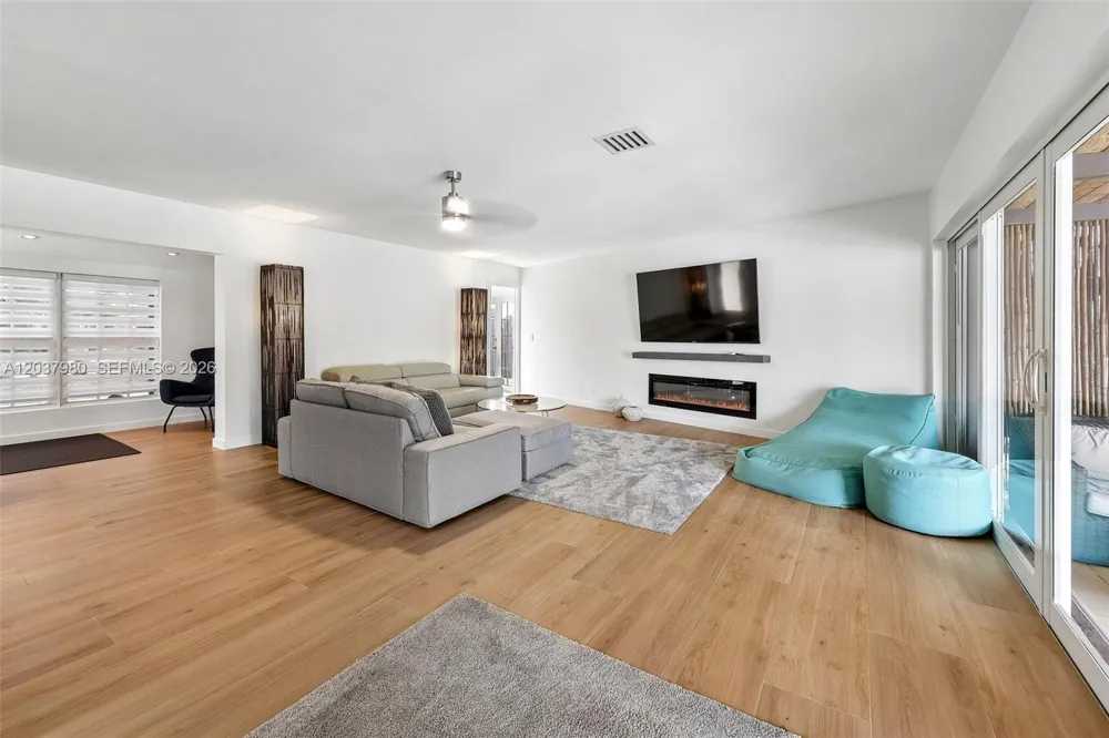 2100 NE 24th St Wilton Manors, FL 33305