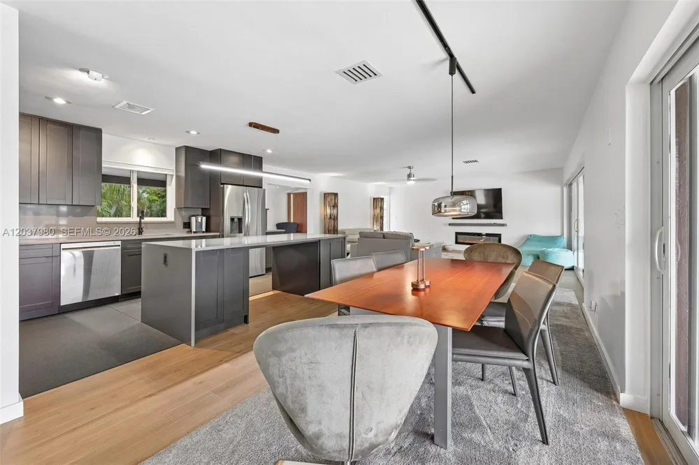 2100 NE 24th St Wilton Manors, FL 33305