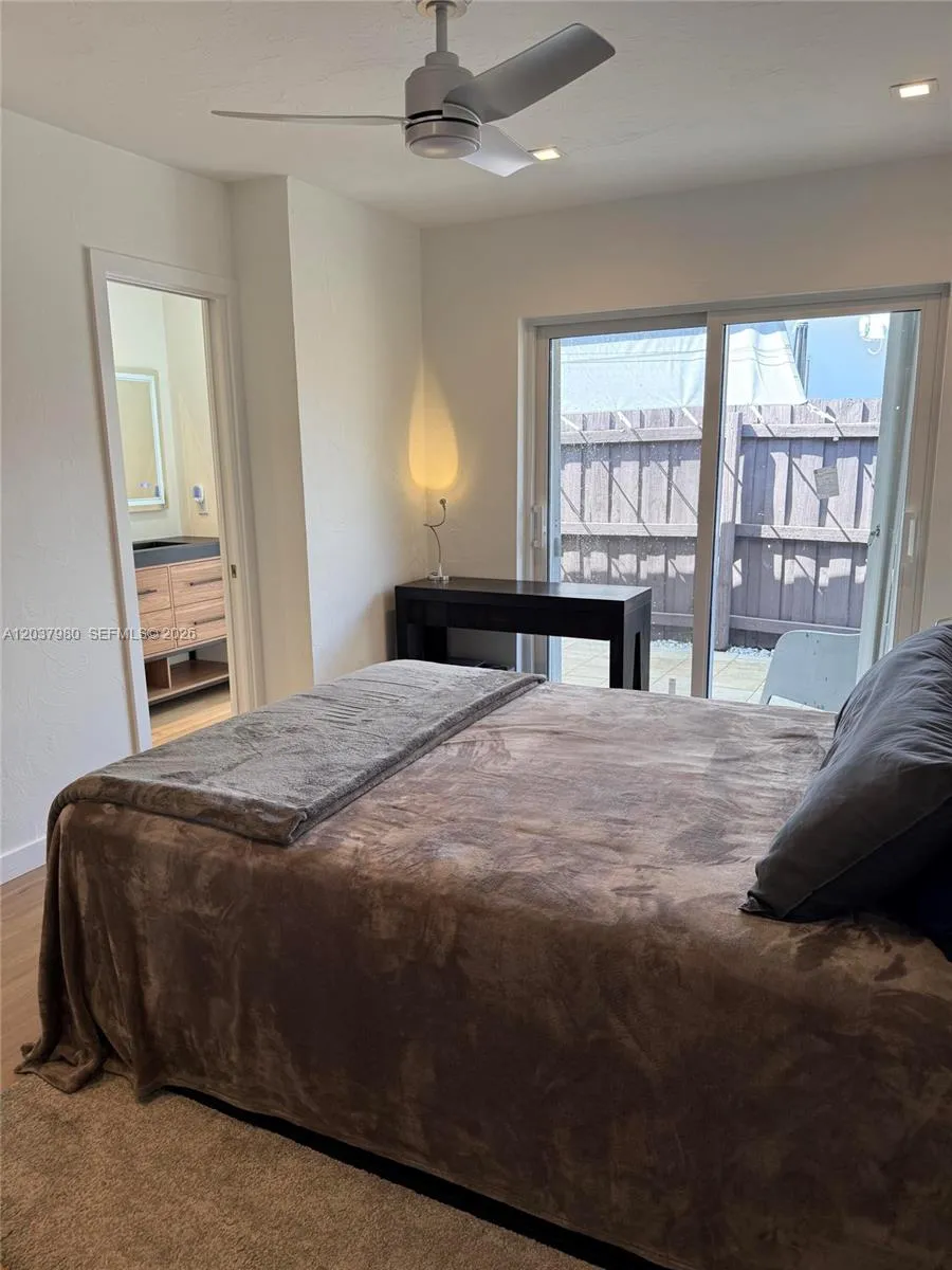 2100 NE 24th St Wilton Manors, FL 33305