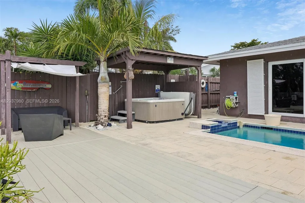2100 NE 24th St Wilton Manors, FL 33305