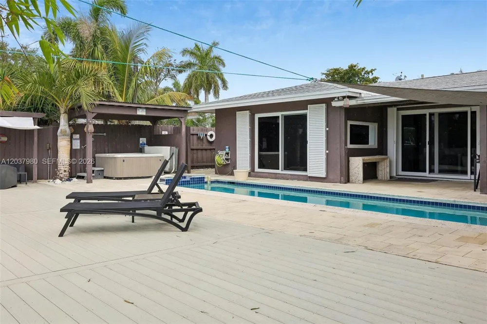 2100 NE 24th St Wilton Manors, FL 33305