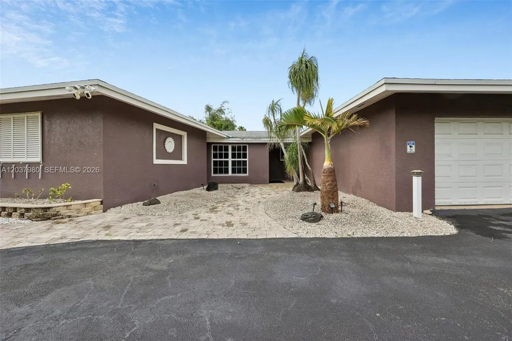 2100 NE 24th St Wilton Manors, FL 33305