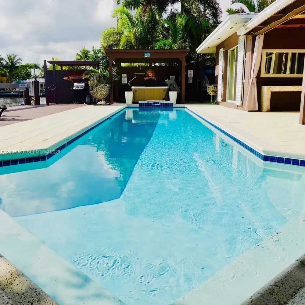 2100 NE 24th St Wilton Manors, FL 33305