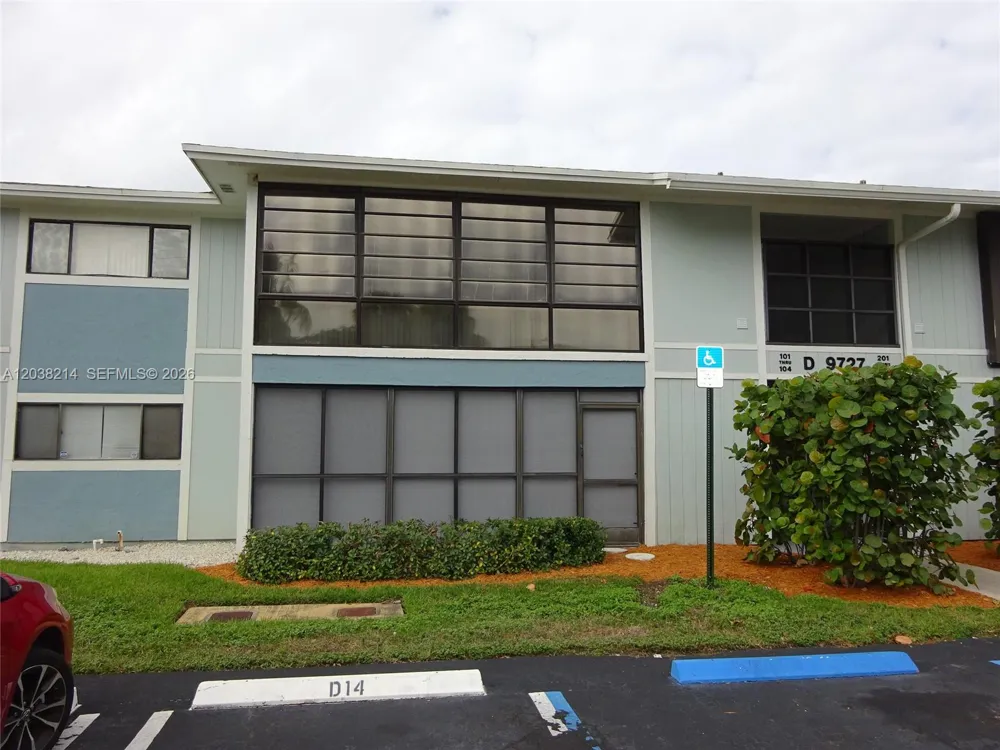 9727 Hammocks Blvd #101D Miami, FL 33196