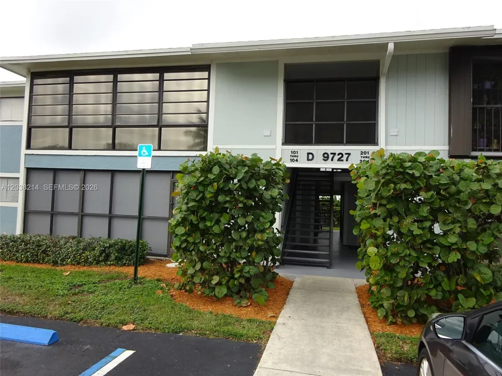 9727 Hammocks Blvd #101D Miami, FL 33196