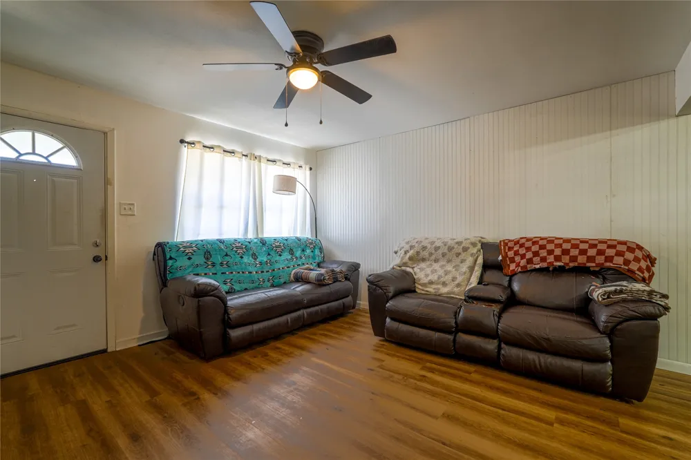 807 Lacy Drive Lacy Lakeview, TX 76705
