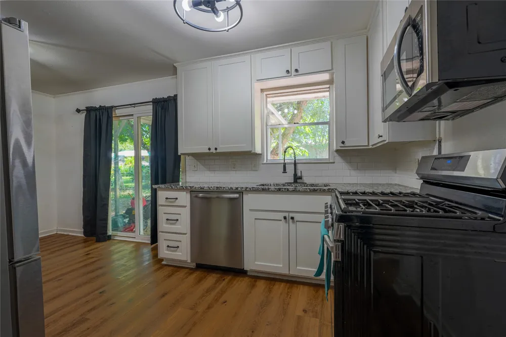 807 Lacy Drive Lacy Lakeview, TX 76705
