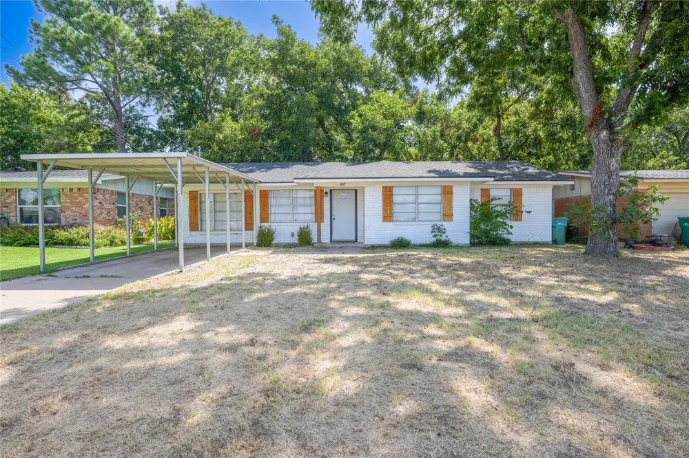807 Lacy Drive Lacy Lakeview, TX 76705
