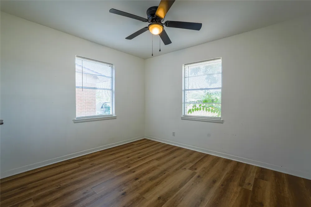 807 Lacy Drive Lacy Lakeview, TX 76705