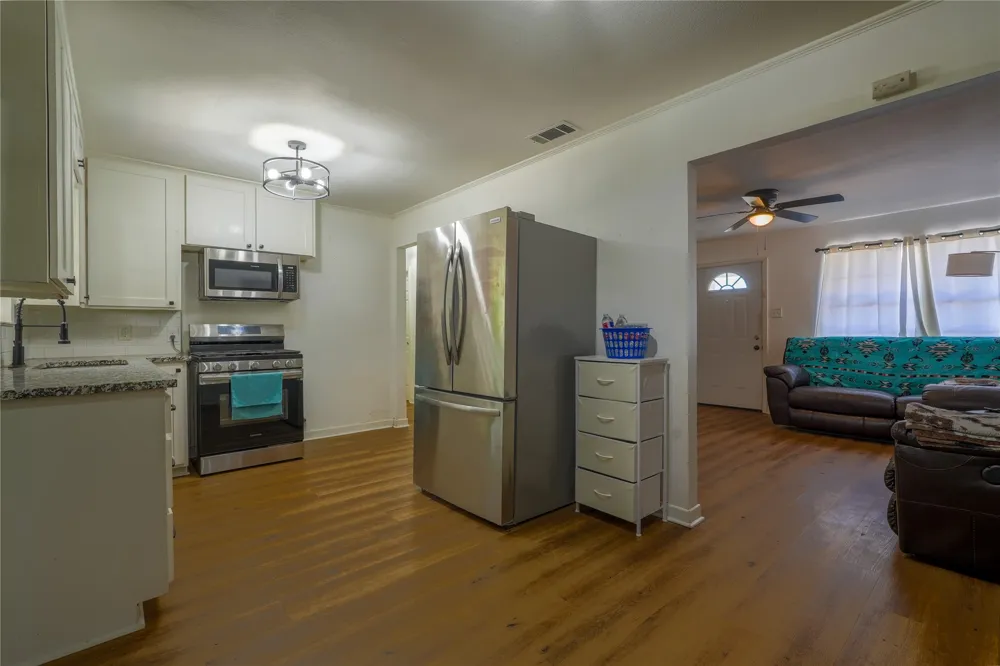 807 Lacy Drive Lacy Lakeview, TX 76705