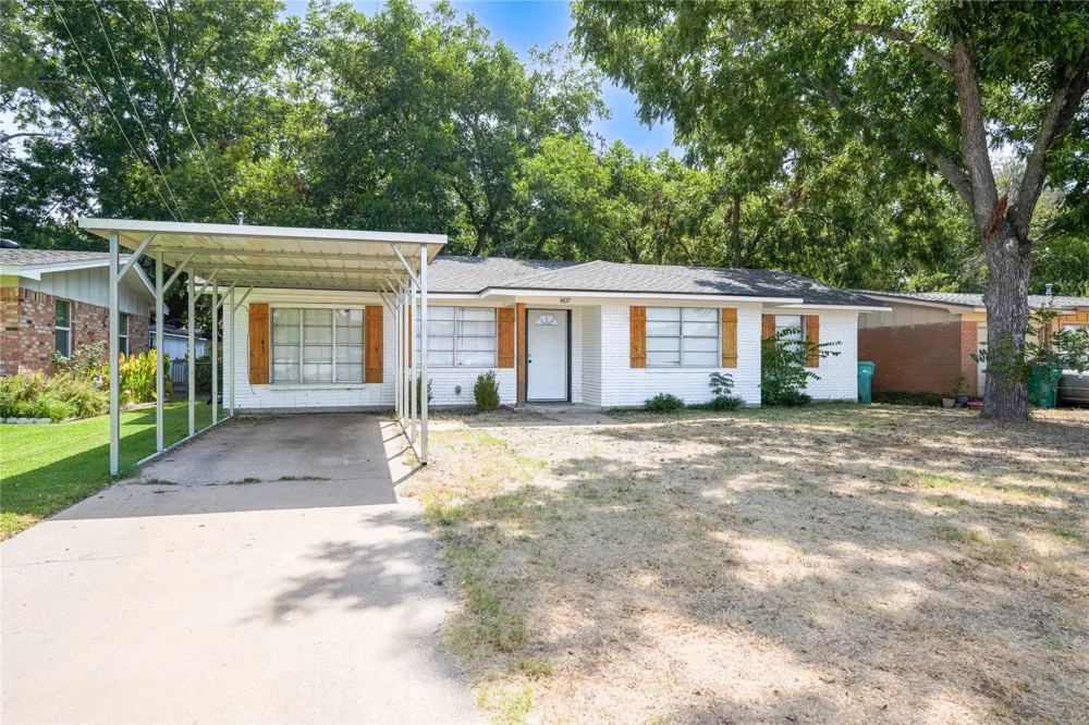 807 Lacy Drive Lacy Lakeview, TX 76705
