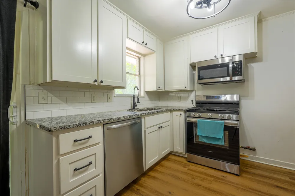 807 Lacy Drive Lacy Lakeview, TX 76705