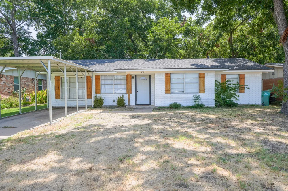 807 Lacy Drive Lacy Lakeview, TX 76705