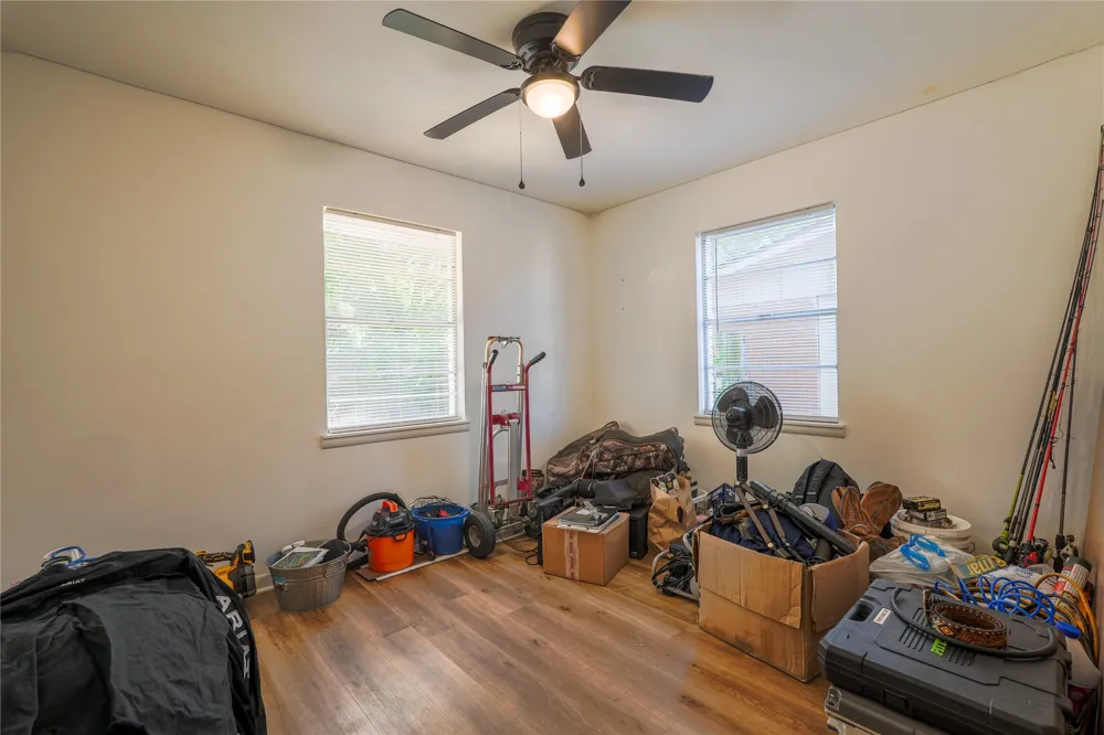 807 Lacy Drive Lacy Lakeview, TX 76705