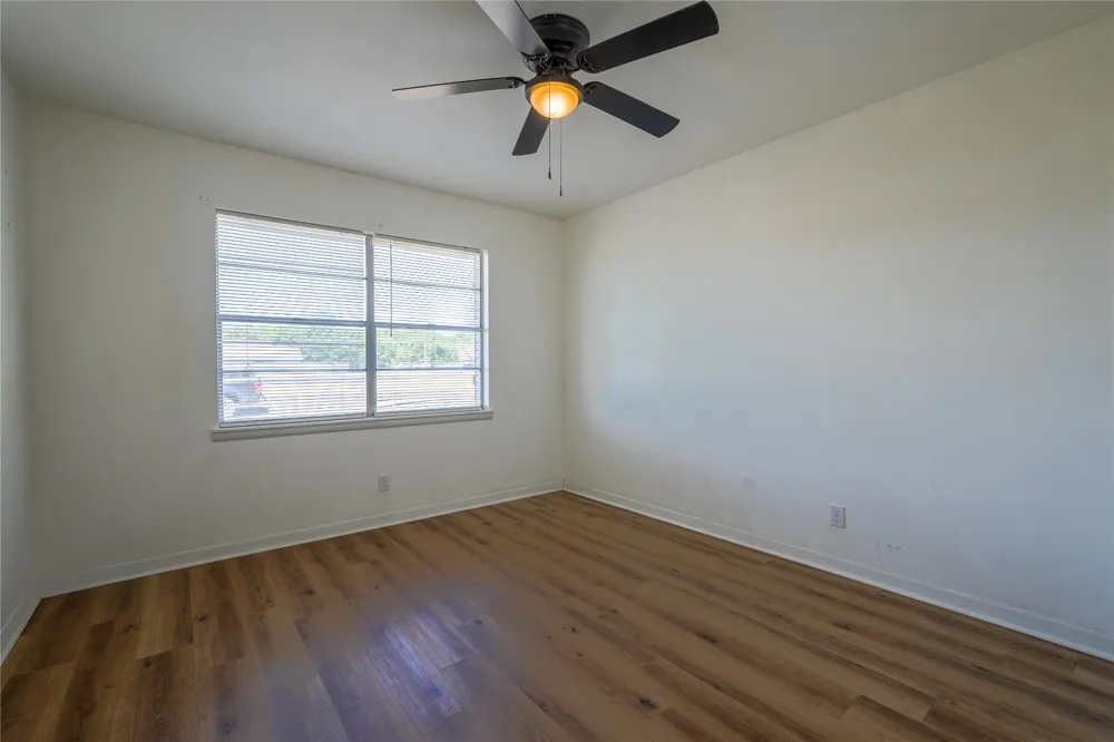 807 Lacy Drive Lacy Lakeview, TX 76705