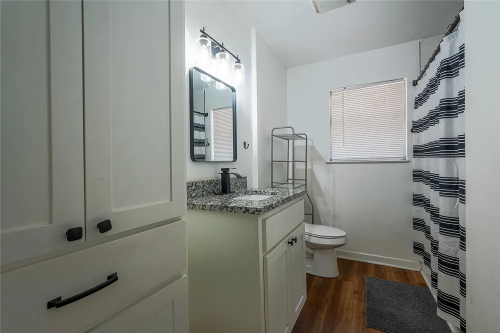 807 Lacy Drive Lacy Lakeview, TX 76705