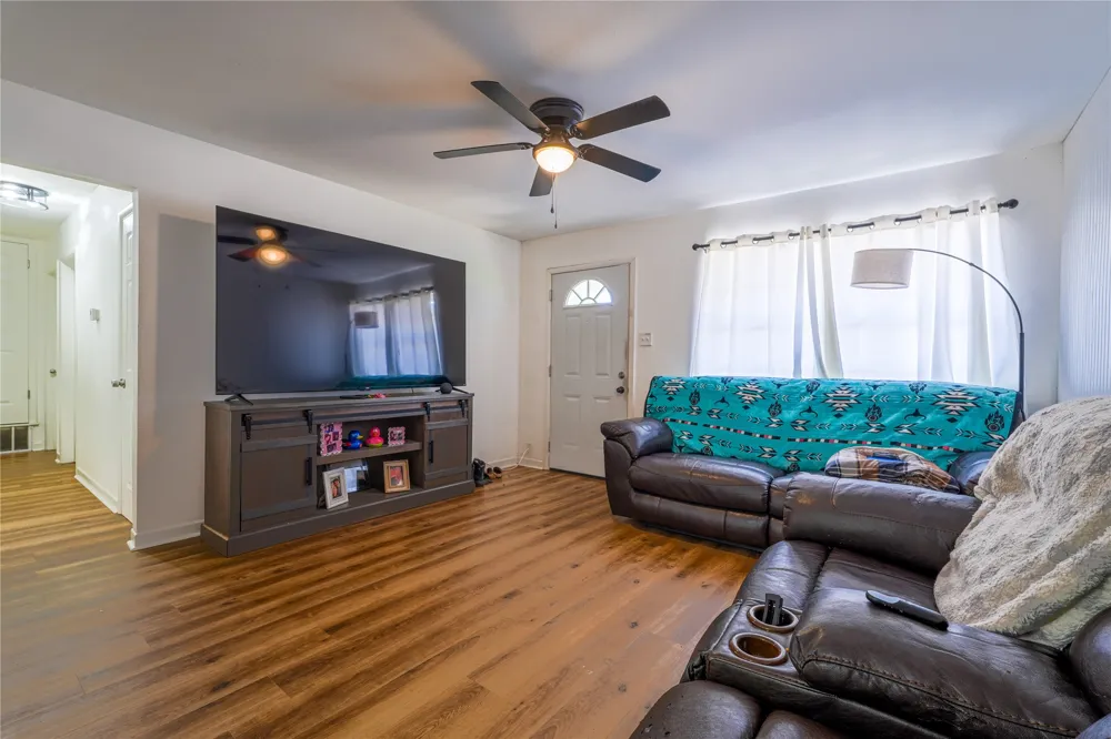 807 Lacy Drive Lacy Lakeview, TX 76705