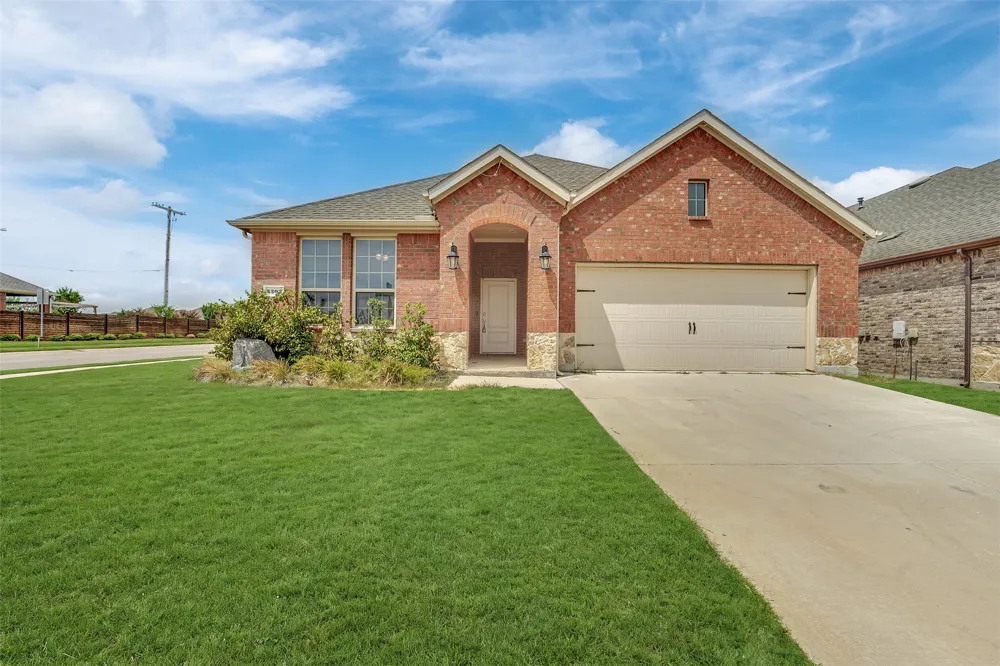 3303 Brady Starr Drive Aubrey, TX 76227