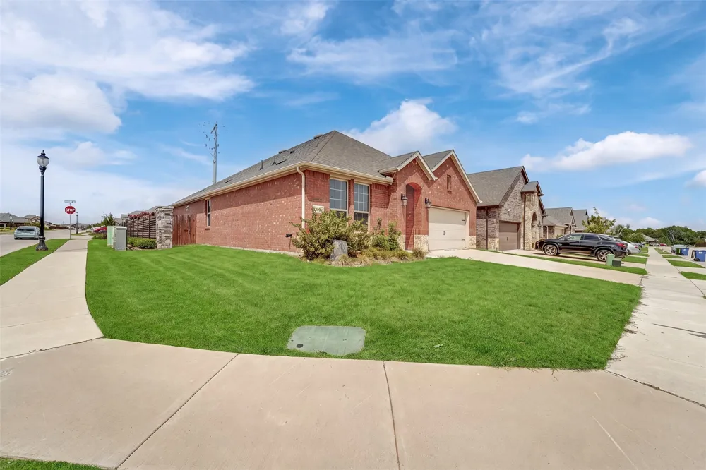 3303 Brady Starr Drive Aubrey, TX 76227