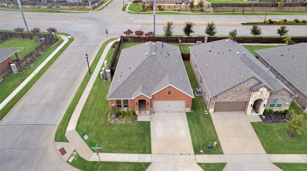 3303 Brady Starr Drive Aubrey, TX 76227