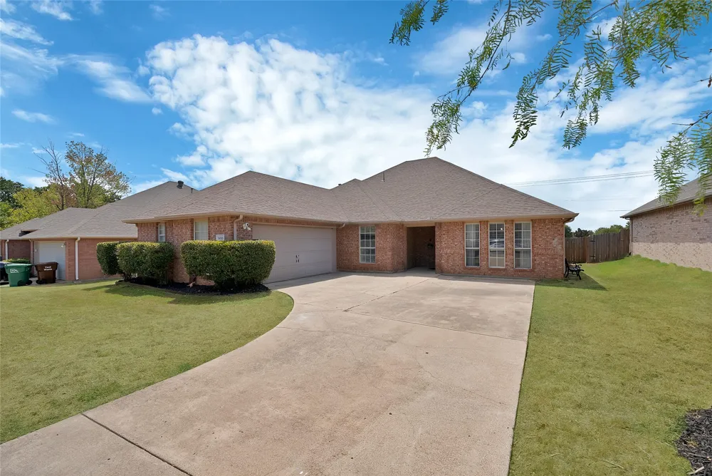1800 Buena Vista Drive Denton, TX 76210