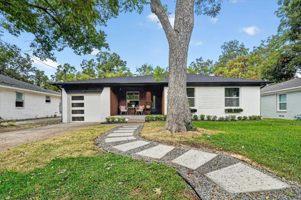 2208 Springhill Drive Dallas, TX 75228