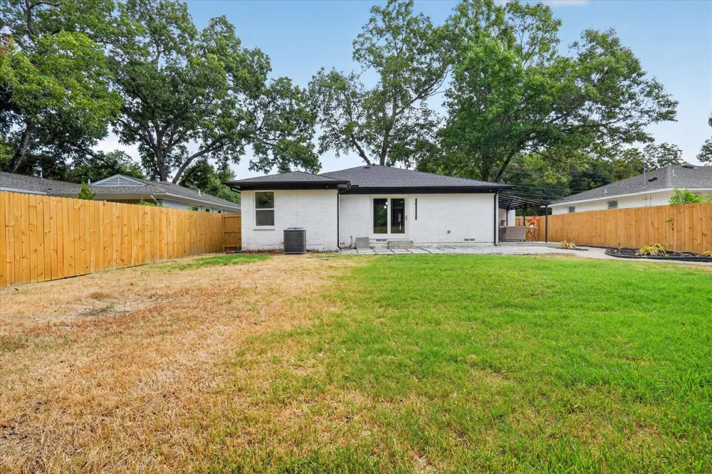 2208 Springhill Drive Dallas, TX 75228