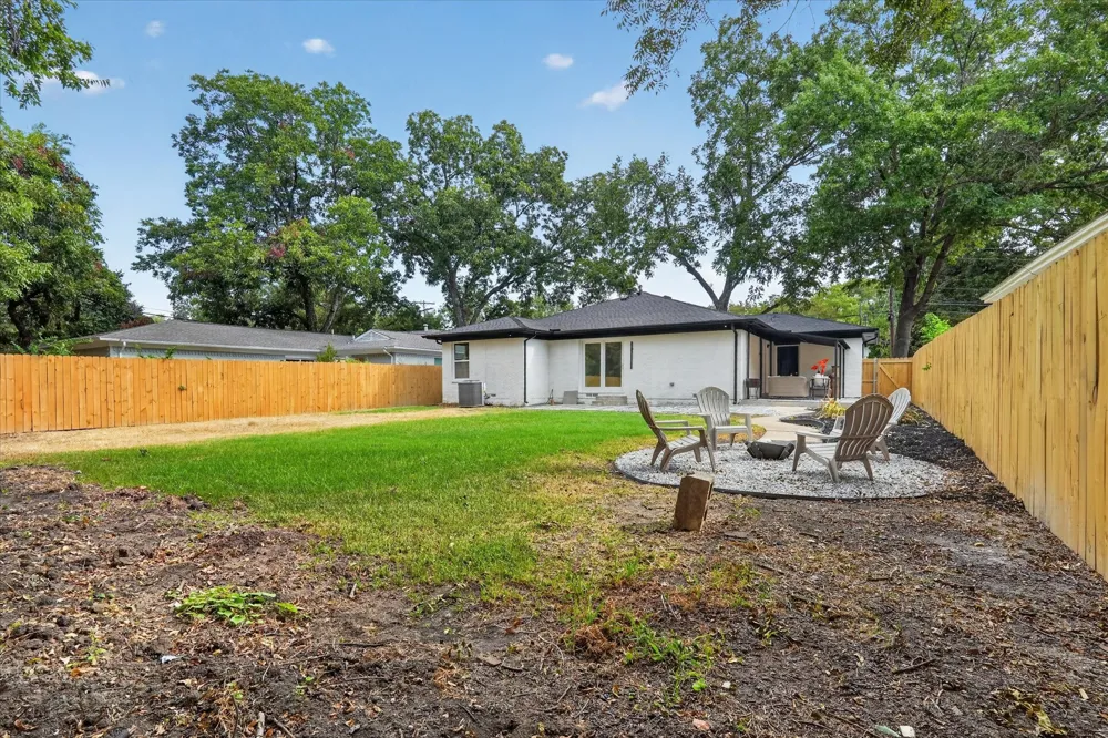 2208 Springhill Drive Dallas, TX 75228
