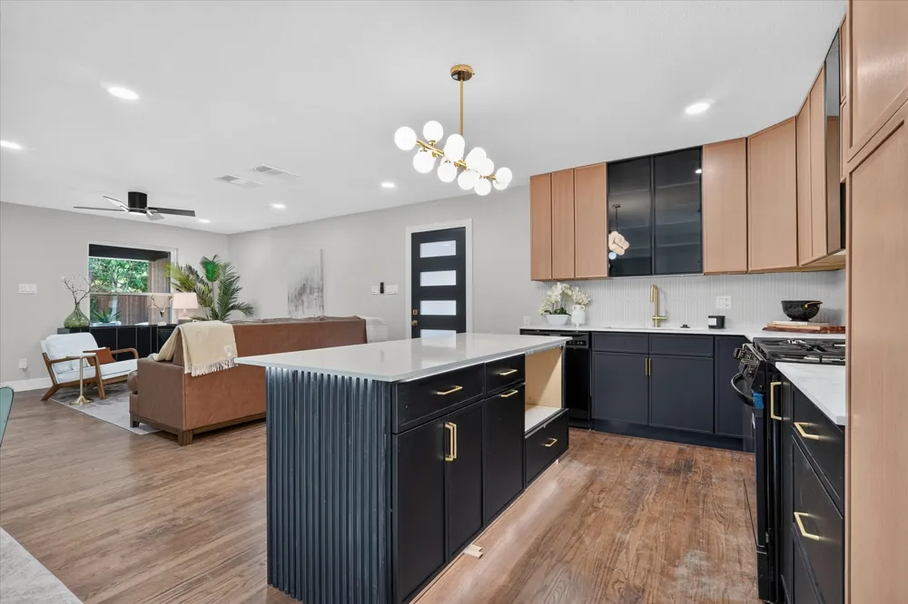 2208 Springhill Drive Dallas, TX 75228