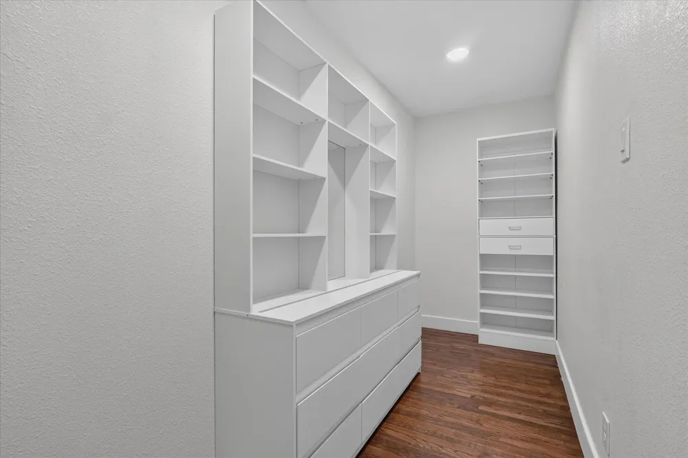 2208 Springhill Drive Dallas, TX 75228