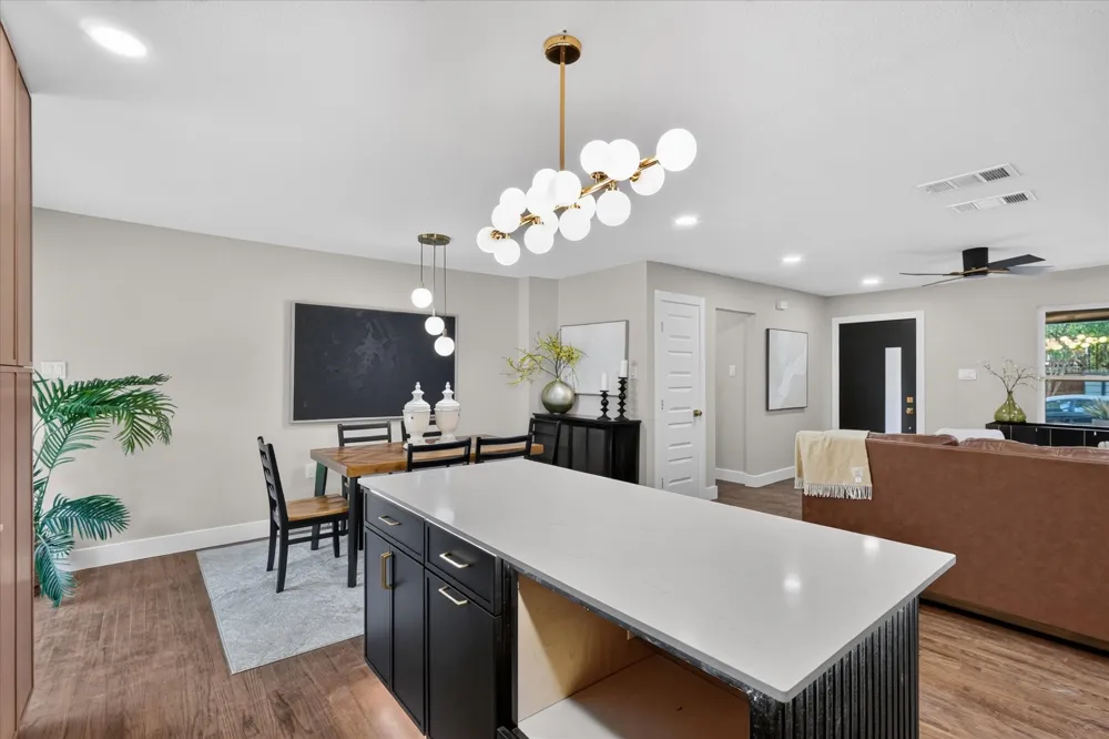 2208 Springhill Drive Dallas, TX 75228