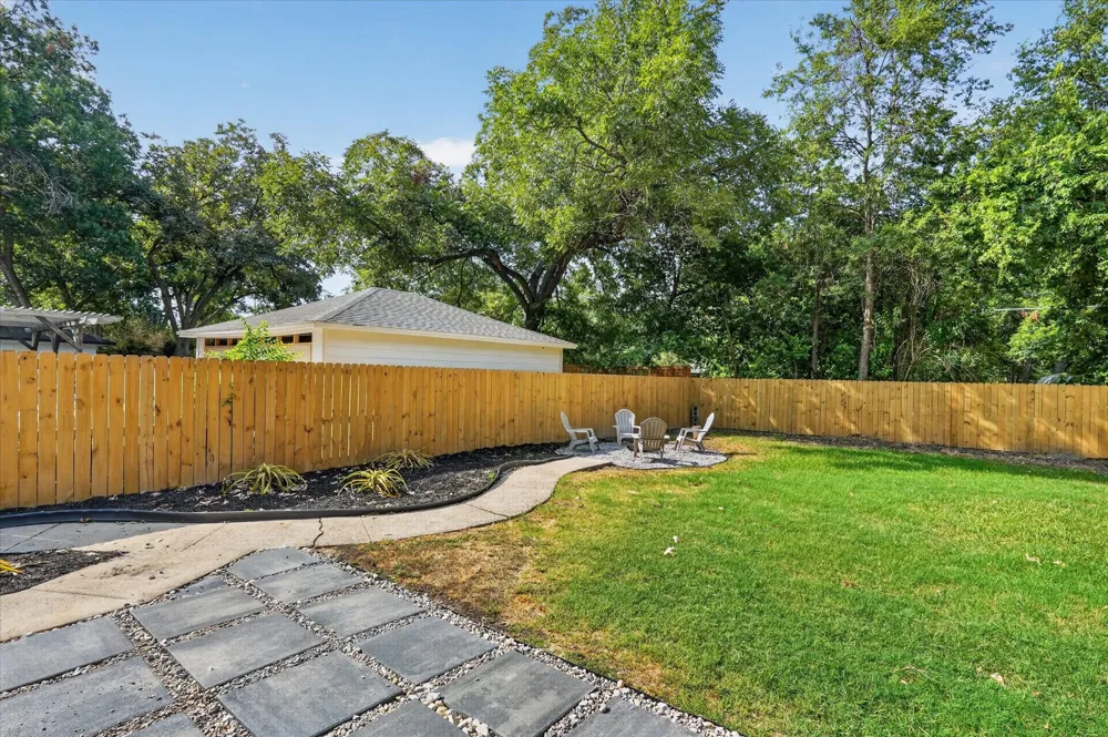 2208 Springhill Drive Dallas, TX 75228