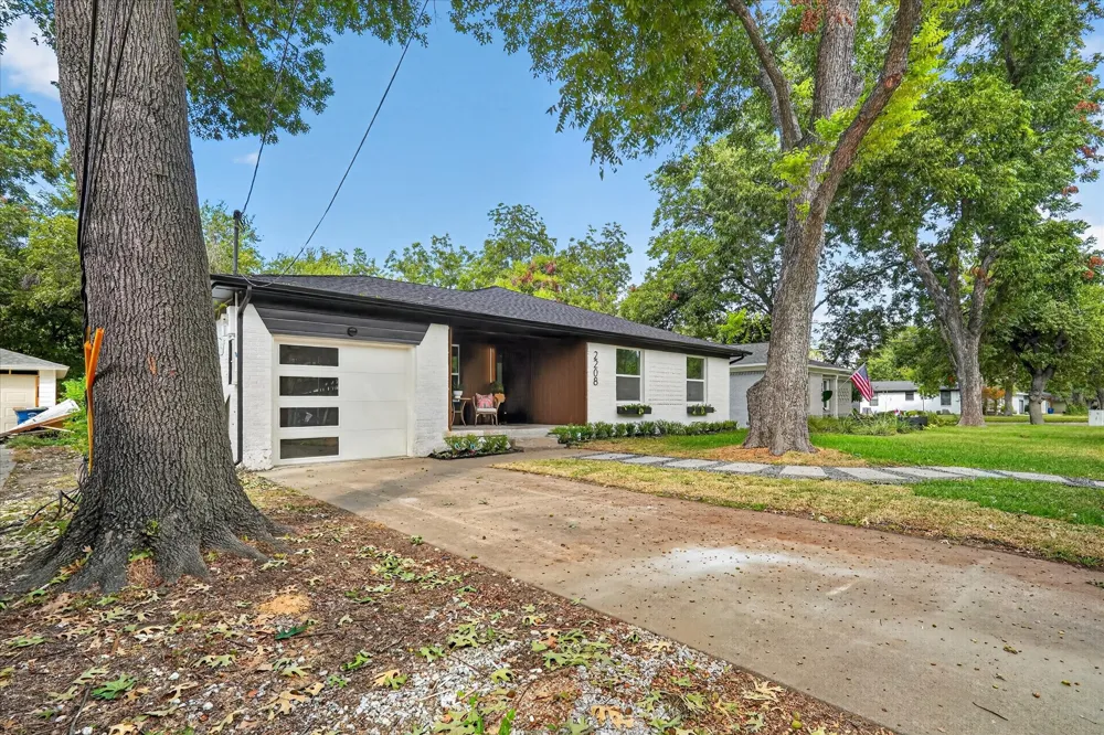 2208 Springhill Drive Dallas, TX 75228