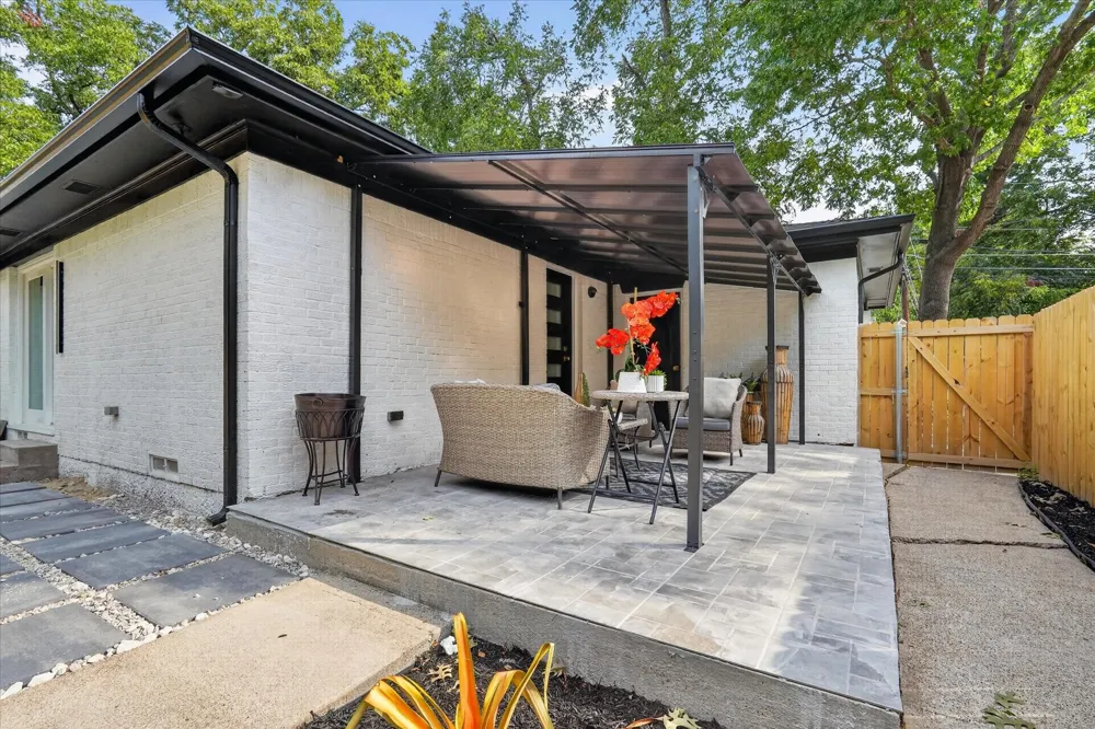 2208 Springhill Drive Dallas, TX 75228
