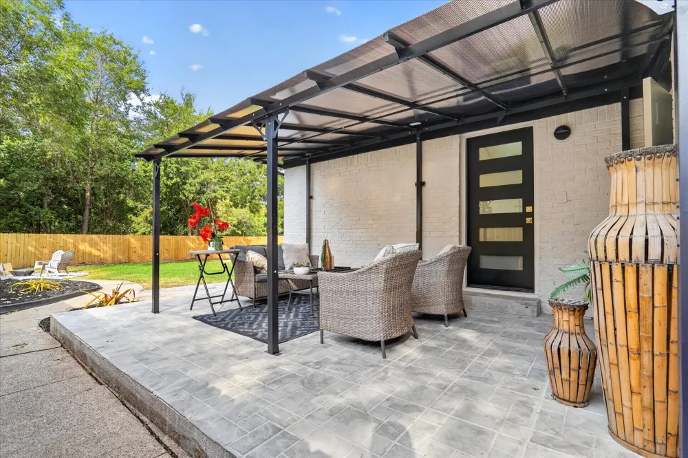 2208 Springhill Drive Dallas, TX 75228