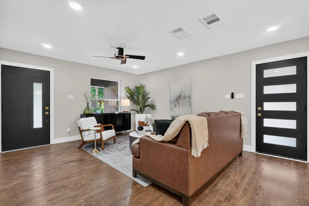 2208 Springhill Drive Dallas, TX 75228
