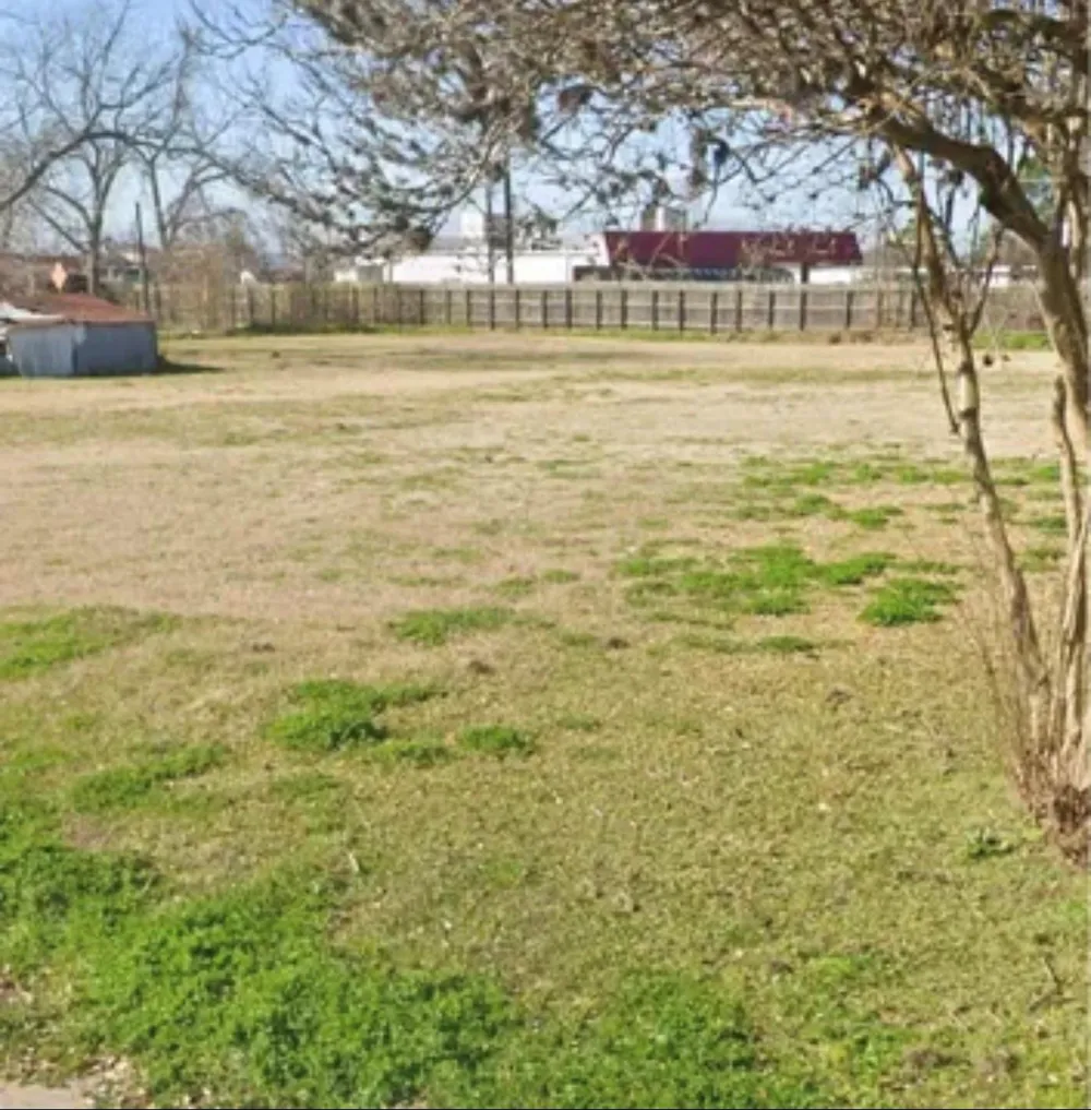 906 Rice Street Hempstead, TX 77445