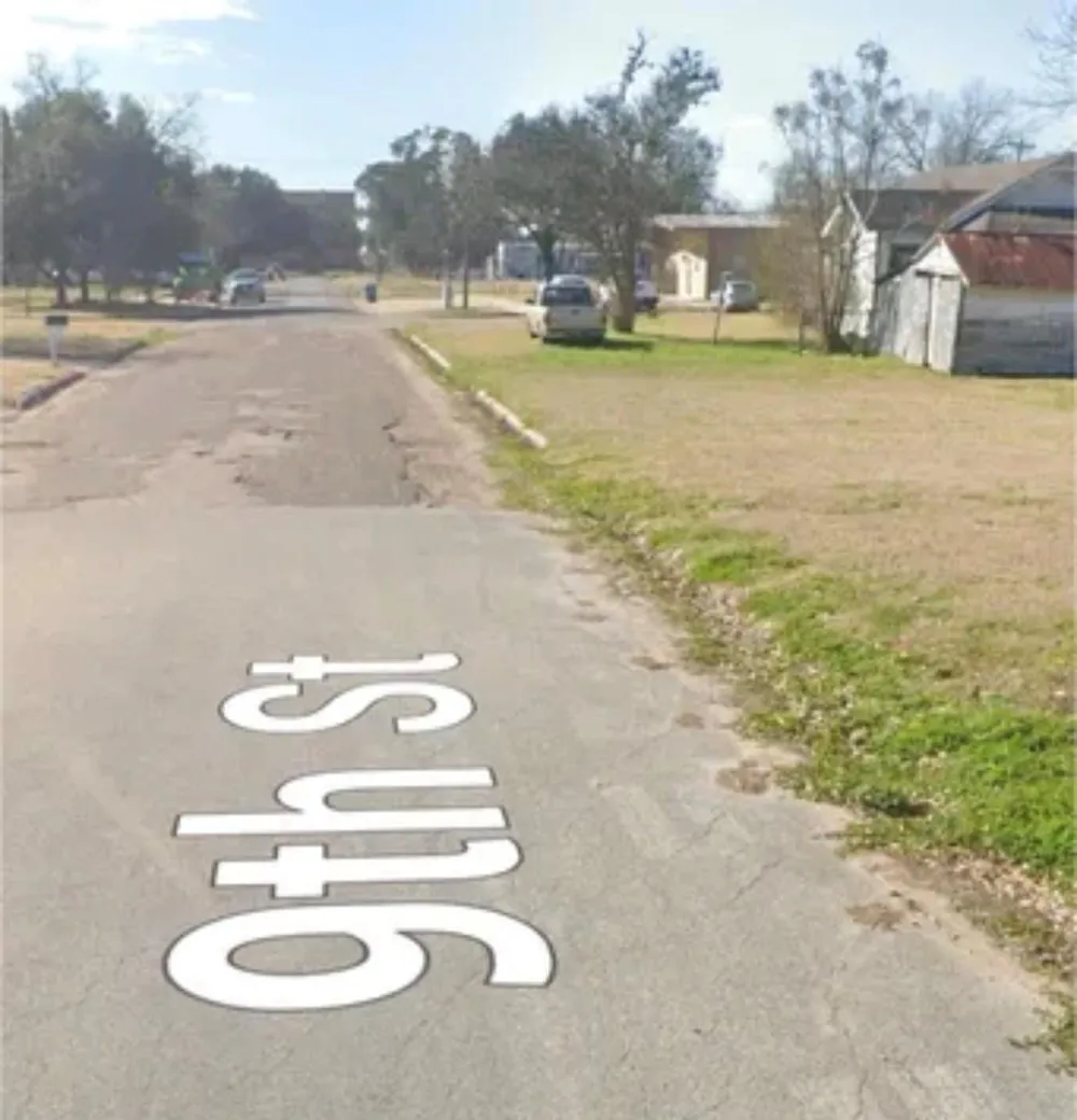 906 Rice Street Hempstead, TX 77445