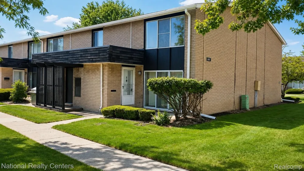 8697 KENNEDY CIRCLE #1 Warren City, MI 48093