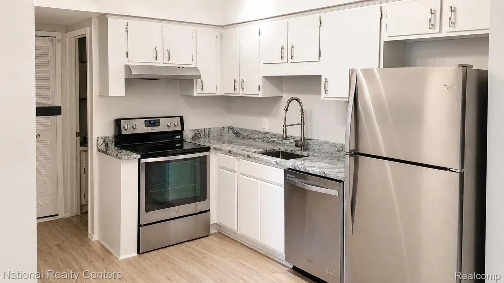8697 KENNEDY CIRCLE #1 Warren City, MI 48093