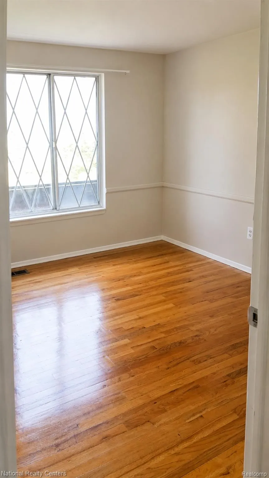 8697 KENNEDY CIRCLE #1 Warren City, MI 48093