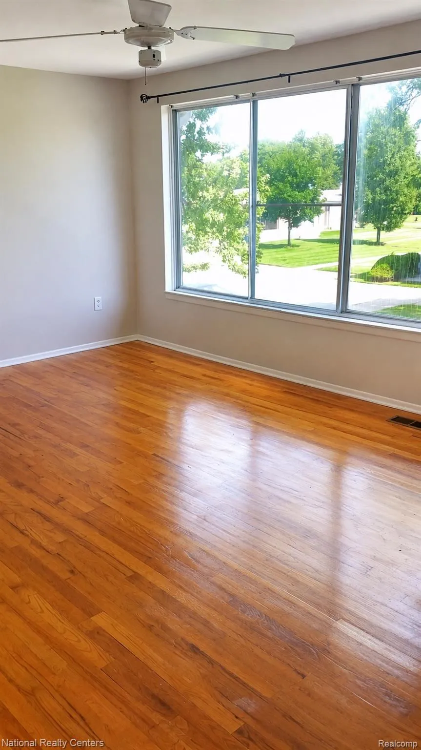 8697 KENNEDY CIRCLE #1 Warren City, MI 48093