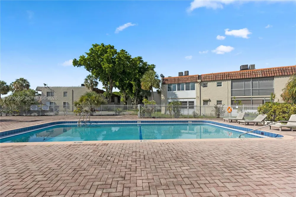 3777 NW 78th Ave #9C Davie, FL 33024