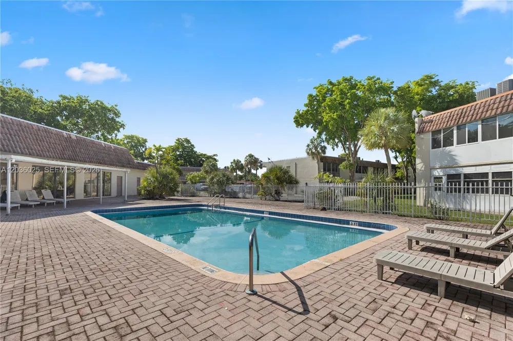3777 NW 78th Ave #9C Davie, FL 33024