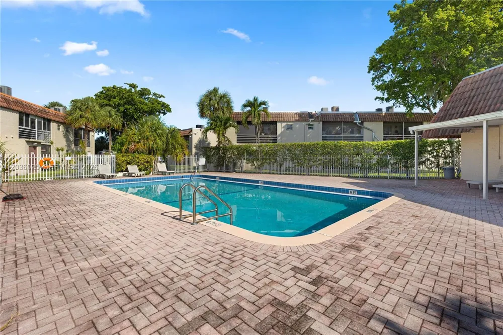 3777 NW 78th Ave #9C Davie, FL 33024