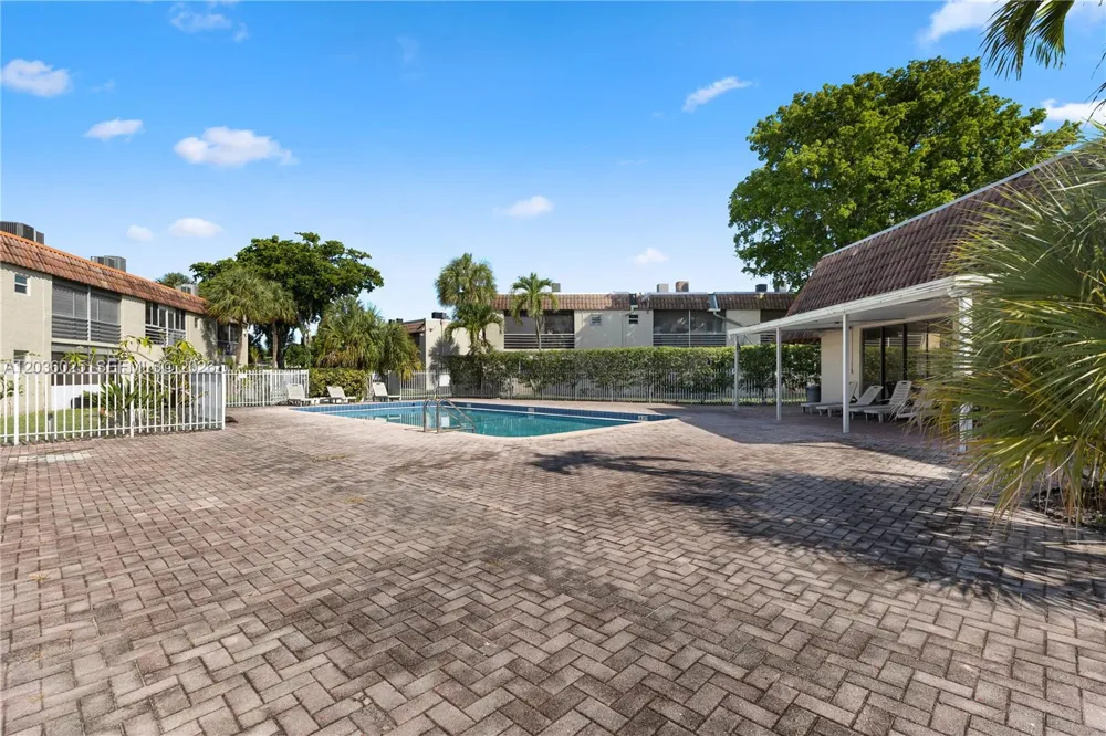 3777 NW 78th Ave #9C Davie, FL 33024